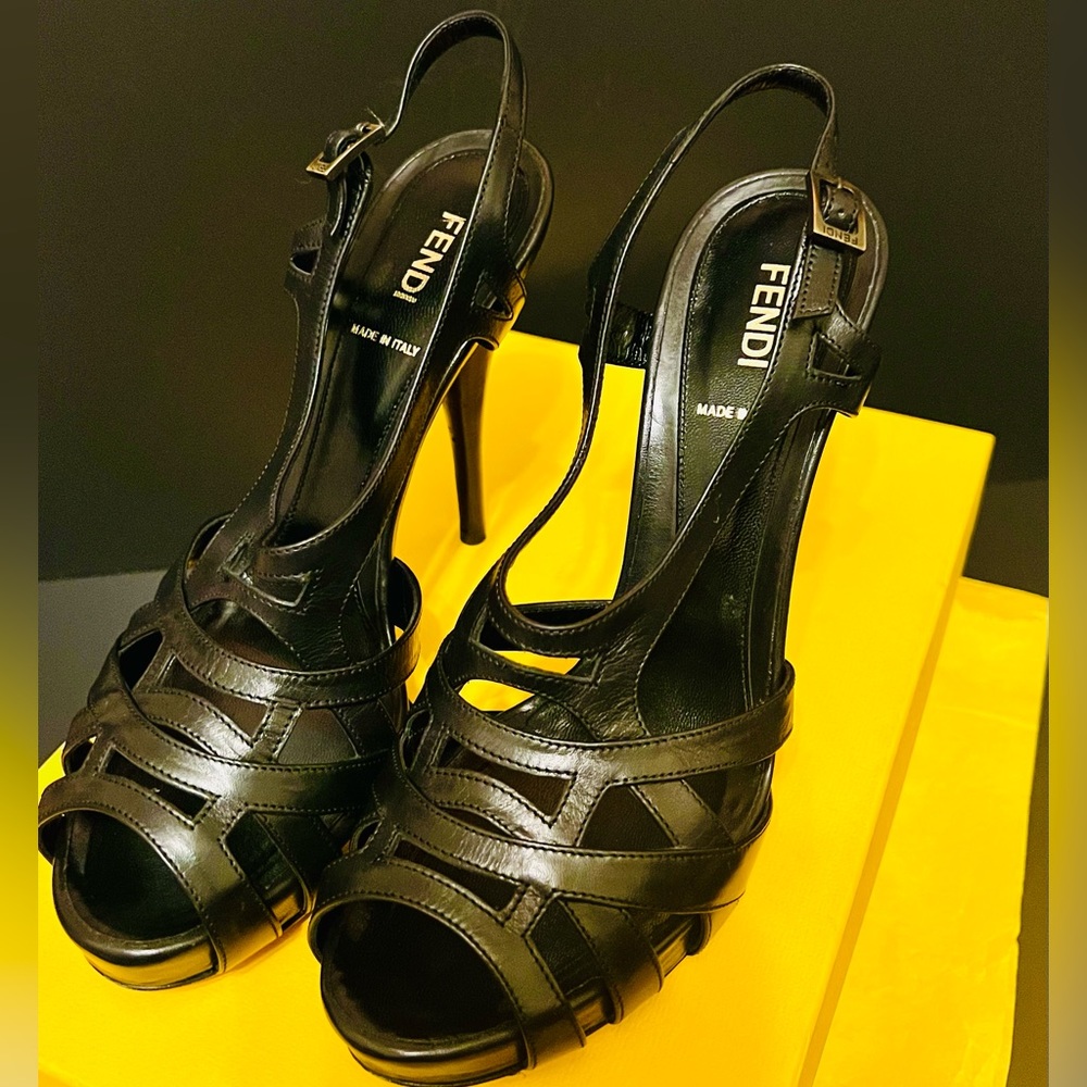 Authentic FENDI Shoes- With BOX Spuntana Cuoietto Nero Heel Sanal, 💫FINAL SALE💫💫 - Picture 2 of 8